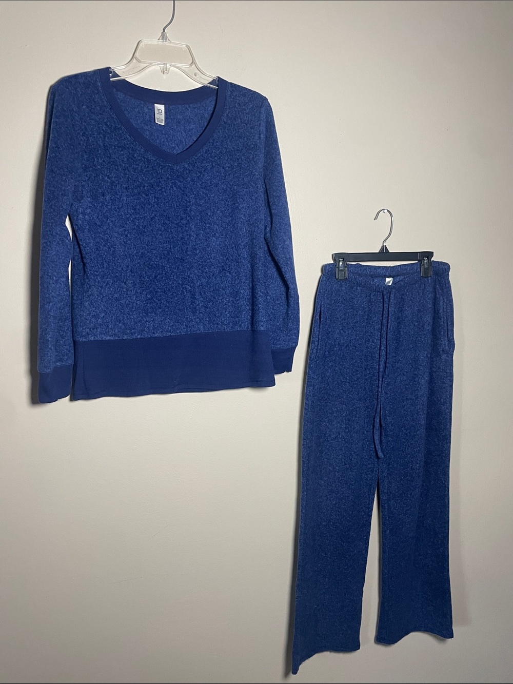 Women’s Cozy Two-Piece Pajama Set - V-Neck Top & Drawstring Pants ND intimates S